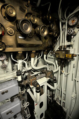 Salle des machines et tuyauterie sous-marin