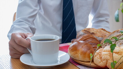 パンとコーヒーとビジネスマン