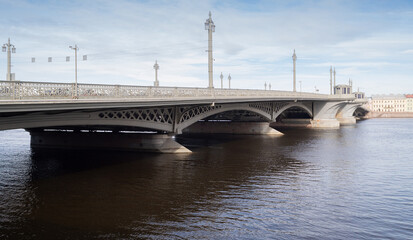 Fototapeta na wymiar Annunciation bridge across the Neva river in St. Petersburg.