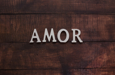 Letras de la palabra amor en mea de madera