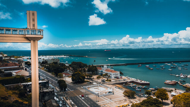 Elevador Lacerda Salvador Bahia Nordeste Pra&ccedil;a Cairu Tom&eacute; de Sousa Cidade Alta Baixa Monumento Arquitetura Patrim&ocirc;nio Hist&oacute;rico Arquitet&ocirc;nico Brasileiro Mar Ba&iacute;a de Todos os Santos Paisagem Urbana