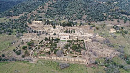 Fototapeta premium Ruines de Medina Azahara, palais médiéval arabo-musulman près de Cordoue, en Espagne
