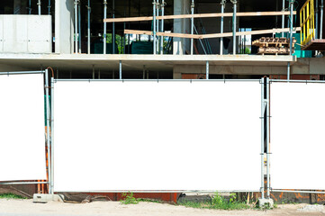 Blank white banner for advertisement mounted on the hoardin of construction site © diesirae