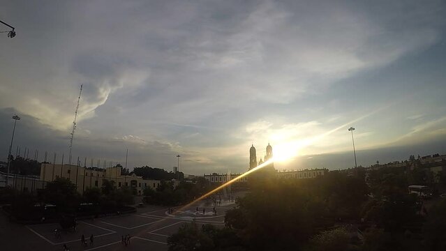 Time lapse nubes Atardecer amanecer anochecer templo iglesia cat&oacute;lica Bas&iacute;lica de Zapopan Jalisco cuidad de Guadalajara