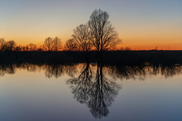 Obraz premium sunset on the lake