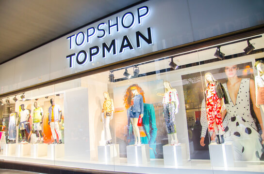 SYDNEY, AUSTRALIA &ndash; On January 10, 2018. &ndash; Topshop Topman fashion clothing and accessories retail store, the image shows shopfront at night.