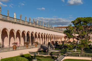 Fototapeta premium Sarasota, Florida, USA - January 11, 2022: The Ringling museum of Art Courtyard in Sarasota, Florida, USA. The Ringling is the State Art Museum of Florida. 