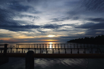Fototapeta na wymiar beutyfull sunset on the pier