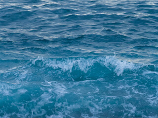 Fototapeta na wymiar Waves on the beach 3