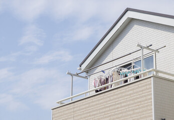 ベランダ　洗濯風景　戸建て住宅