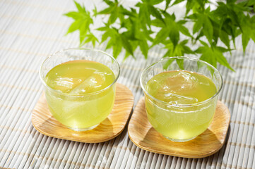冷たい緑茶　夏イメージ
