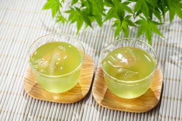冷たい緑茶　夏イメージ