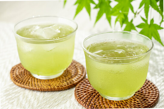 冷たい緑茶　夏イメージ