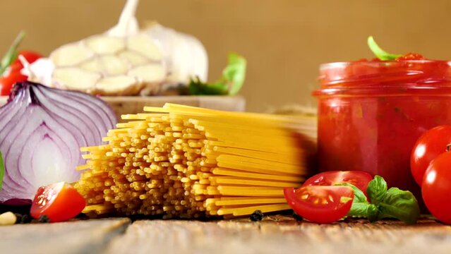 spaghetti, tomato sauce and ingredient