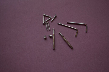 A set of fasteners for door handles: screws, screw tie, keys.