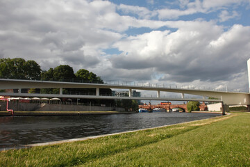 Obraz premium Berlino vista dal fiume Sprea