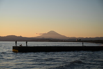 夕暮れの富士山