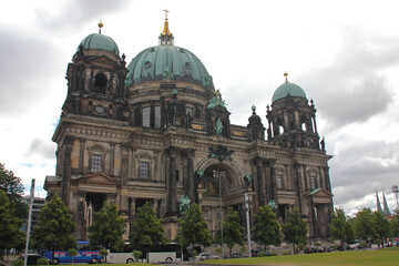 Fototapeta na wymiar Berlino, il Duomo. Schloßplatz