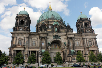 Fototapeta na wymiar Berlino, il Duomo. Schloßplatz