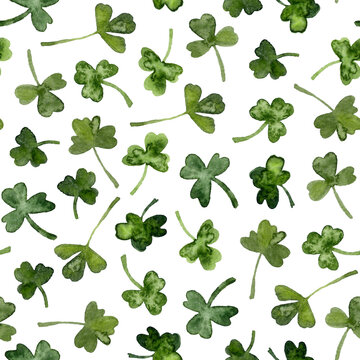 watercolor hand painting green shamrocks. seamless pattern on a white background