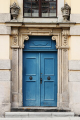 Fototapeta na wymiar Old medieval palace doors