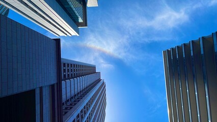 modern office building
office building
iridescent clouds
blue sky 
sky 
building 
city 
town 
beautiful cloud 
blue 
青空
青
彩雲
雲
晴れ
ビル
都会
街
ビジネス街