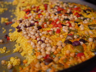鍋いっぱいのパエリア