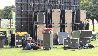 assembly large black screen and speakers