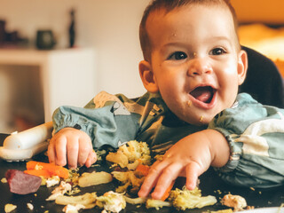 Baby eating by the method BLW or Baby-led Weaning