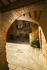 Fototapeta na wymiar Buonconvento, medieval alleys