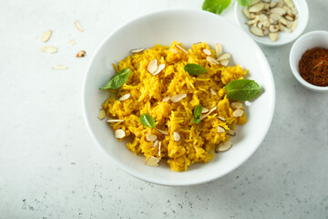 Spicy rice with almond flakes