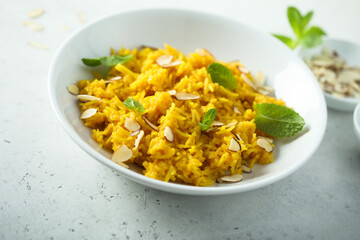 Spicy rice with almond flakes