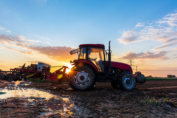In the evening, farmers farm with tractors