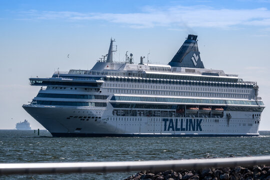 MV Silja Europa, operated by Tallink, turning around at the Länsisatama port in Helsinki