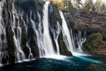 Fototapeta na wymiar Beautiful Burney falls