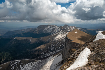 view from the top of the devil's gate mountain