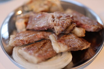 BBQで焼いた肉