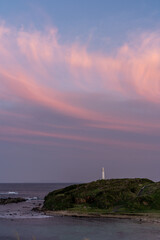 Fototapeta na wymiar 夕陽を浴びる灯台