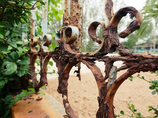 The rusted steel structure eroded and was severely damaged.