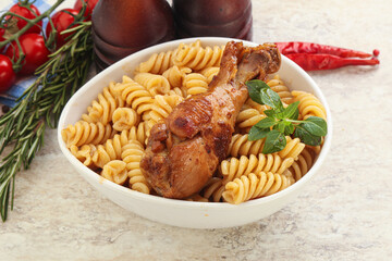Roasted chicken leg with macaroni