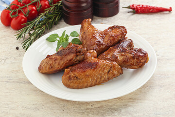 Roasted chicken wings with spicy sauce