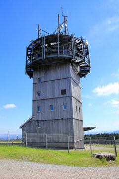 Funkturm auf dem Schneekopf im Thueringer Wald. Thueringen, Deutschland, Europa  --
Radio tower on the Schneekopf in the Thuringian Forest. Thuringia, Germany, Europe