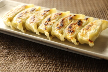 油分輝く焼き餃子