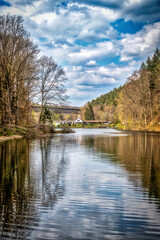 Landschaft Spiegelung im Eiswoog in Kaiserslautern im Pfälzer Wald