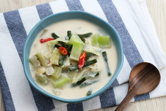 Sayur Lodeh or vegetable soup with coconut milk, delicious of traditional indonesian food. Consists of chayote, long beans, eggplant, cabbage and coconut milk. Served in bowl, close up.
