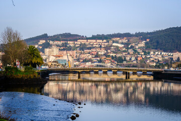 Fototapeta na wymiar Santiago Bridge, which crosses the river Lerez in the city of Pontevedra (Spain)