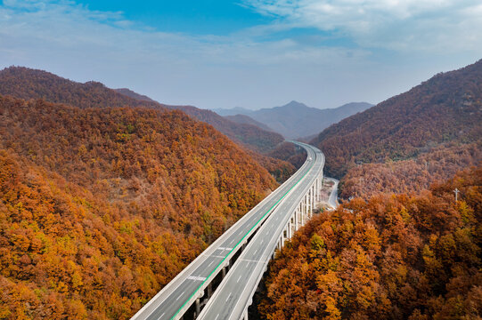 Funiu district of western henan autumn scenery and rich natural scenery along the national highway 209