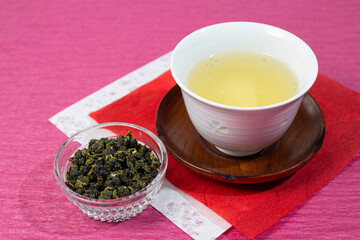 台湾の高級茶　金萱茶（きんせんちゃ）：甘いミルクティーのような香りがある。