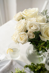 Obraz na płótnie Canvas The wedding decor. Wedding teble decoration with white roses, closeup