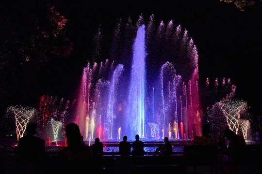 Budapest, Musical Fontain, Night Projection With People, Margaret Island